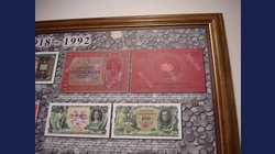 Peněžní mapa ČSR v dřevěném rámu detail