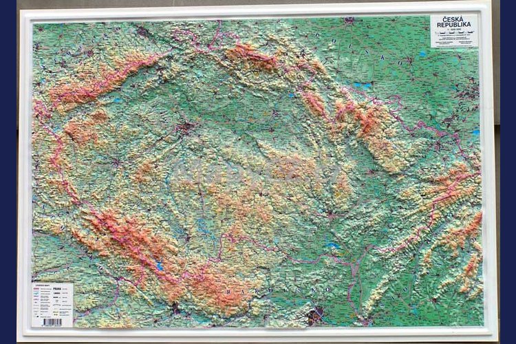 Česká republika - plastická mapa 103 x 73 cm v dřevěném rámu