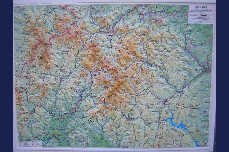 Jeseníky - plastická mapa 100 x 75 cm v dřevěném rámu